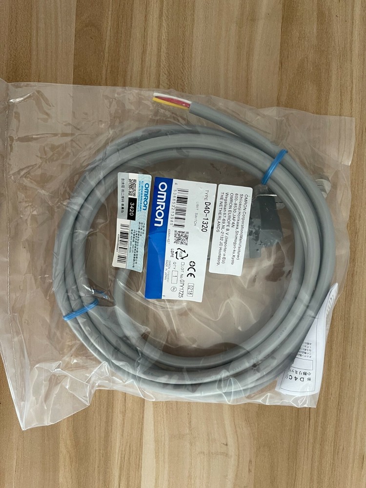 Omron-D4C-1320 1PC D4C1320 Limit Switch New