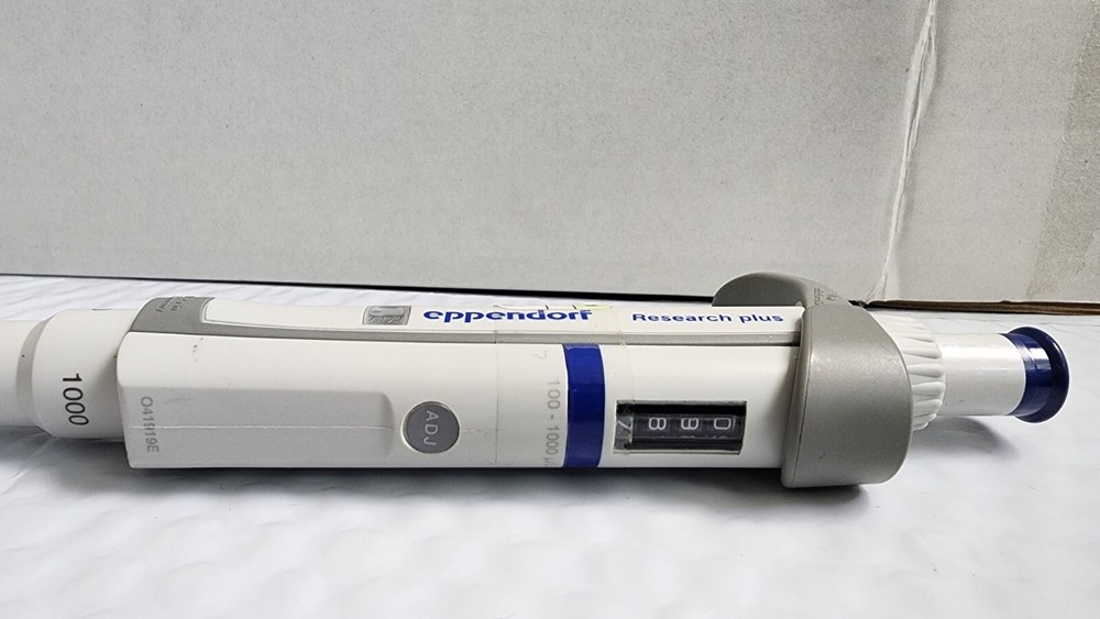 Eppendorf Research plus Pipette, fixed volume single-channel, volume 1000 μL