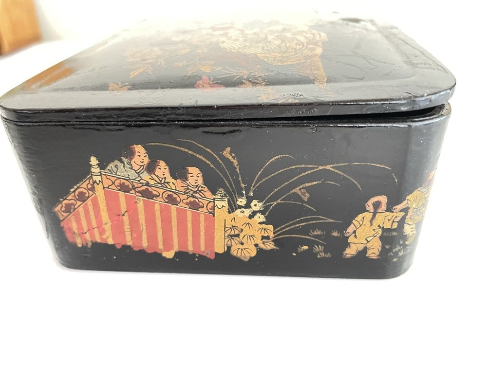 Antique Meiji Japanese Lacquer Box