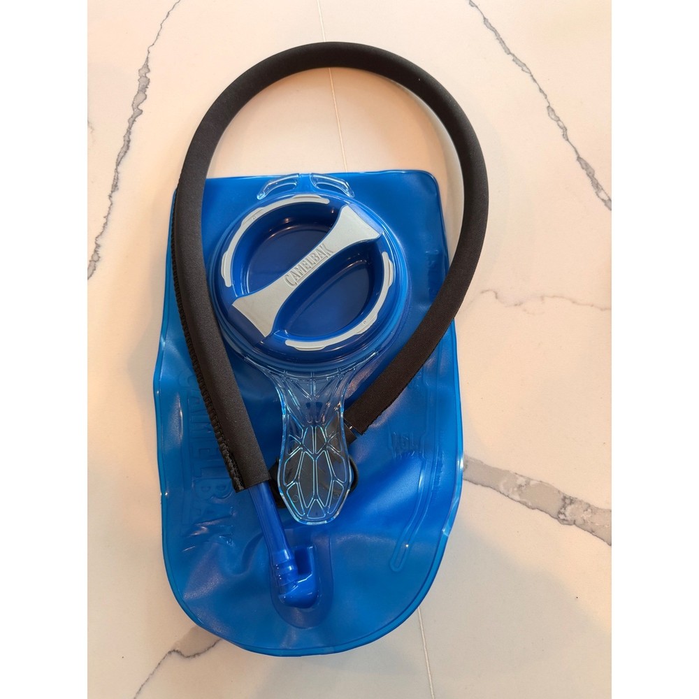 CamelBak Kicker Hydration Backpack Blue Running Hiking Pack w/ Bladder