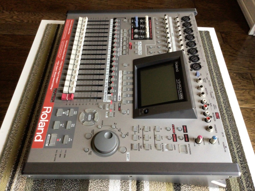 Roland VS-2000CD Digital Studio Workstation with FX Cards