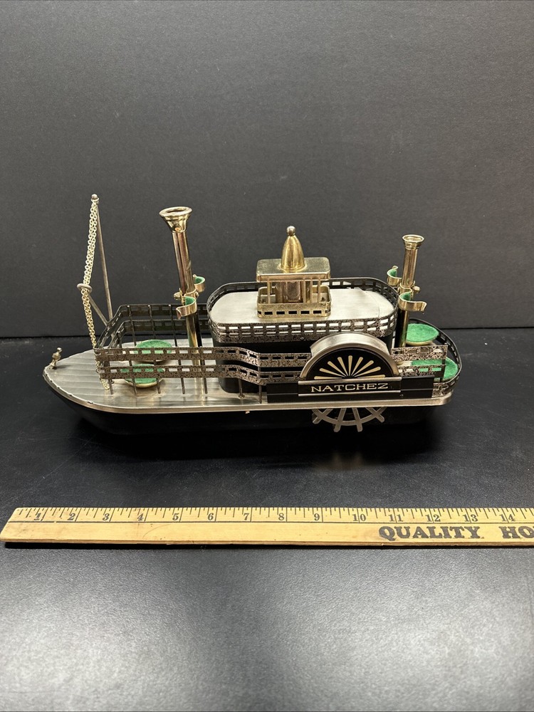 Natchez Steamboat Pipe Holder Music Box