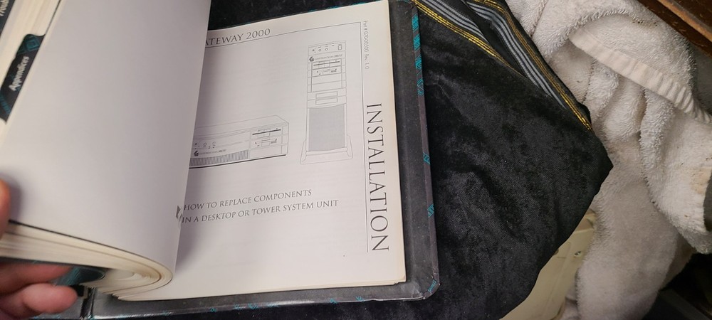 Gateway 2000 Computer System User's Guide Complete in Binder
