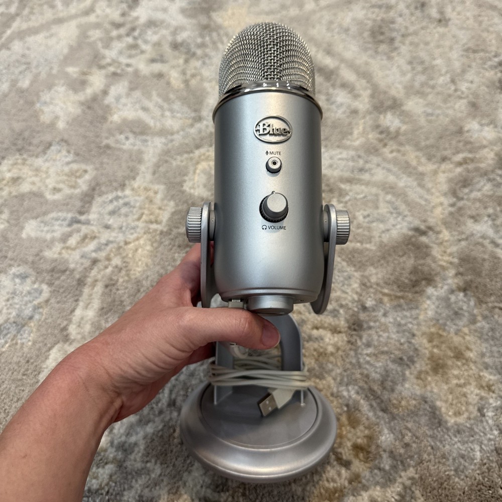 Logitech Blue Yeti USB Microphone Silver With Stand Tested Working