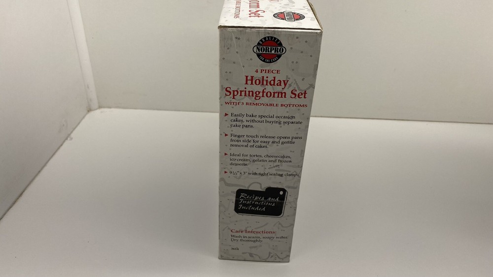 Norpro 4-Piece Holiday Springform Cake Set NIB