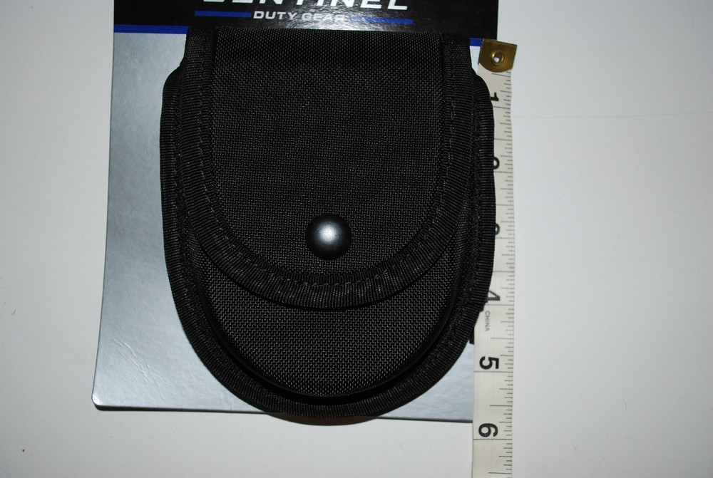 UNCLE MIKES SENTINEL 8906-9, SINGLE HANDCUFF CASE, BLACK