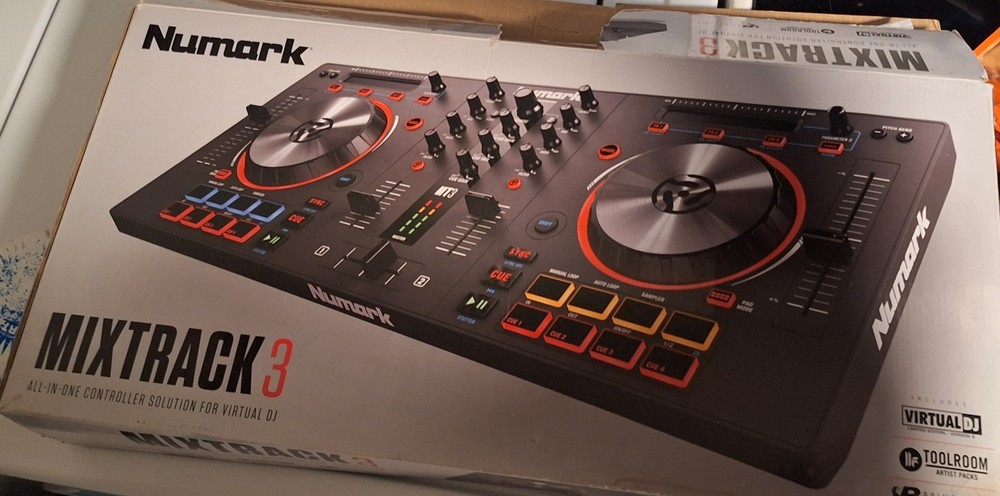 Numark Mixtrack 3 DJ controller With Box