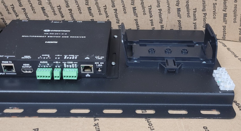 CRESTRON AM 200 AIR MEDIA PRESENTATION SYSTEM & HD-RX-201-C-E W/PANEL