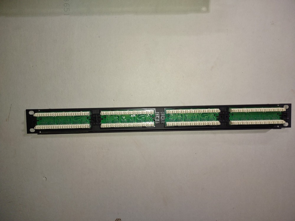AMP NetConnect Universal Wiring Cat 5E 1U 24 Port Patch Panel