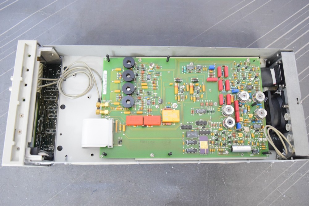 HP 8904A /001 Multifunction Synthesizer 600 kHz