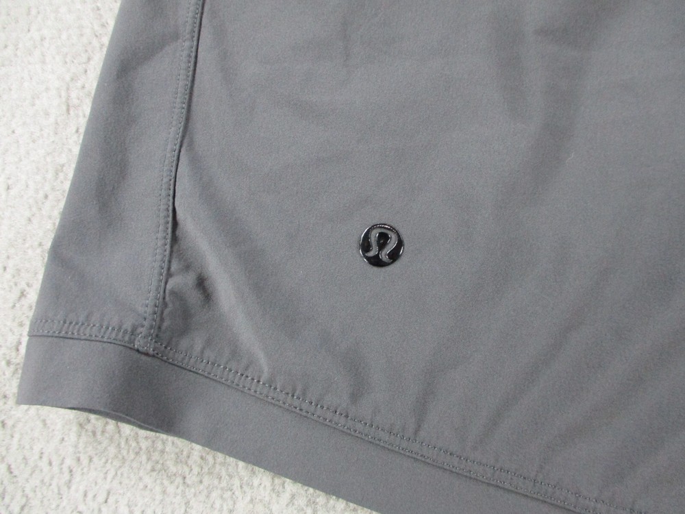 Lululemon Shorts Mens Medium Gray Athletic Zip Pockets Stretch Waist Drawstring