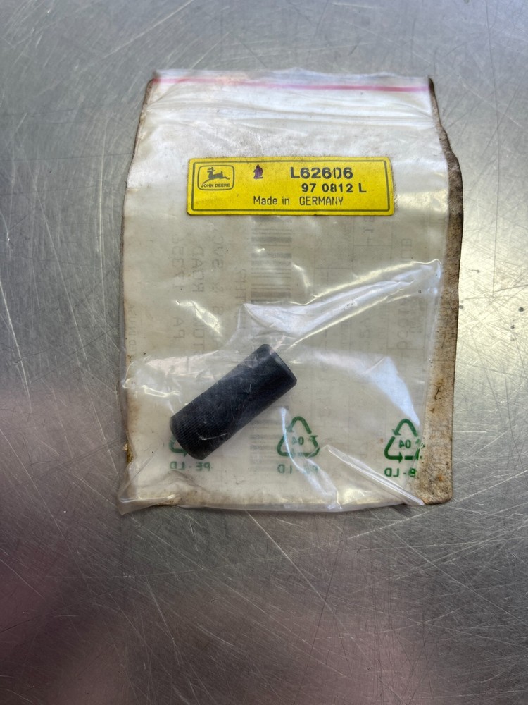 L62606  Genuine OEM  John Deere    KNOB Handle