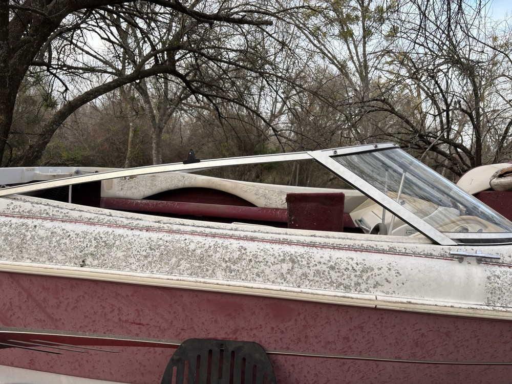 Complete ￼Curved boat glass windshield 1996 Larson Universal