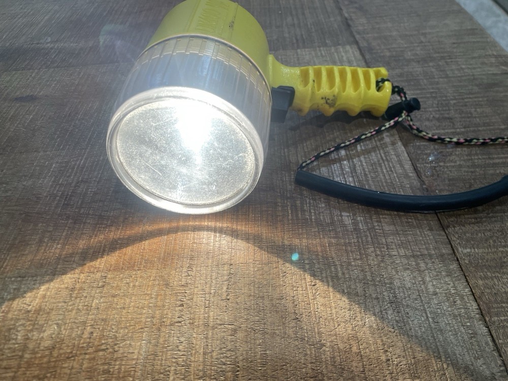 Underwater Kinetics UK400 Night Diving Flashlight Yellow