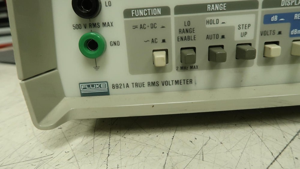 FLUKE 8921A TRUE RMS VOLTMETER