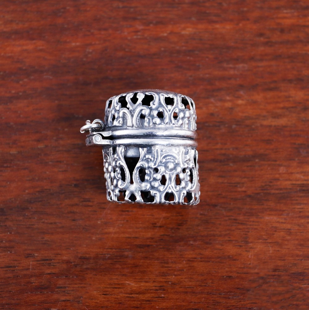 WEBSTER STERLING SILVER THIMBLE CASE PIERCED SCROLL & BEAD NO MONOGRAM