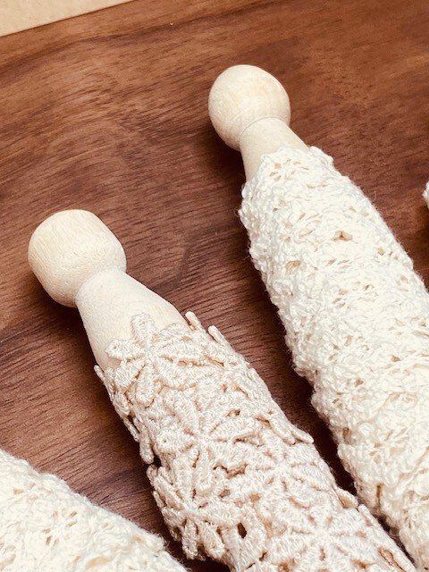 10 wood clothespins