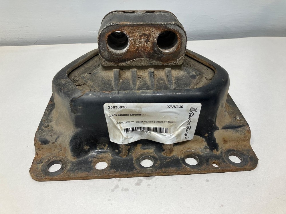 Cummins ISX Left/Driver Engine Mount - Used | P/N Y6005371