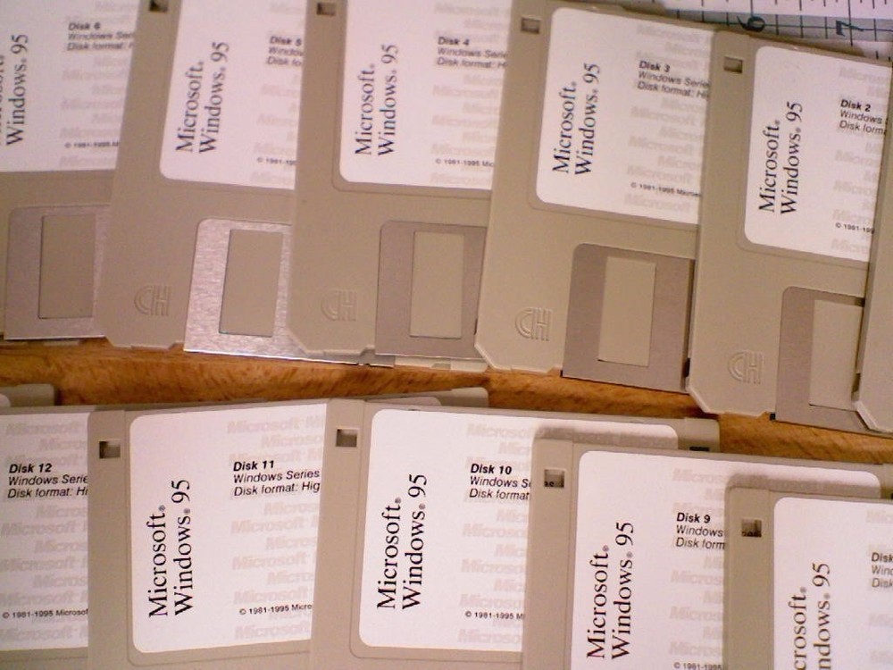 Full Version Microsoft Windows 95 OS 3.5" Floppy MS-DOS PCs 1995 USA HTF