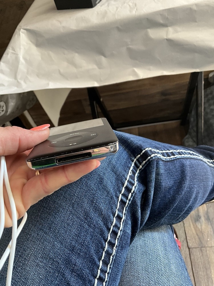 Apple I POD Classic 80 G 2007 Black With Box Cable