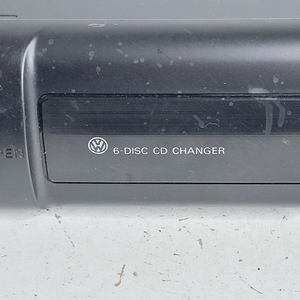 VW 6 Disc CD changer Model 1HO 035 111 Black Used