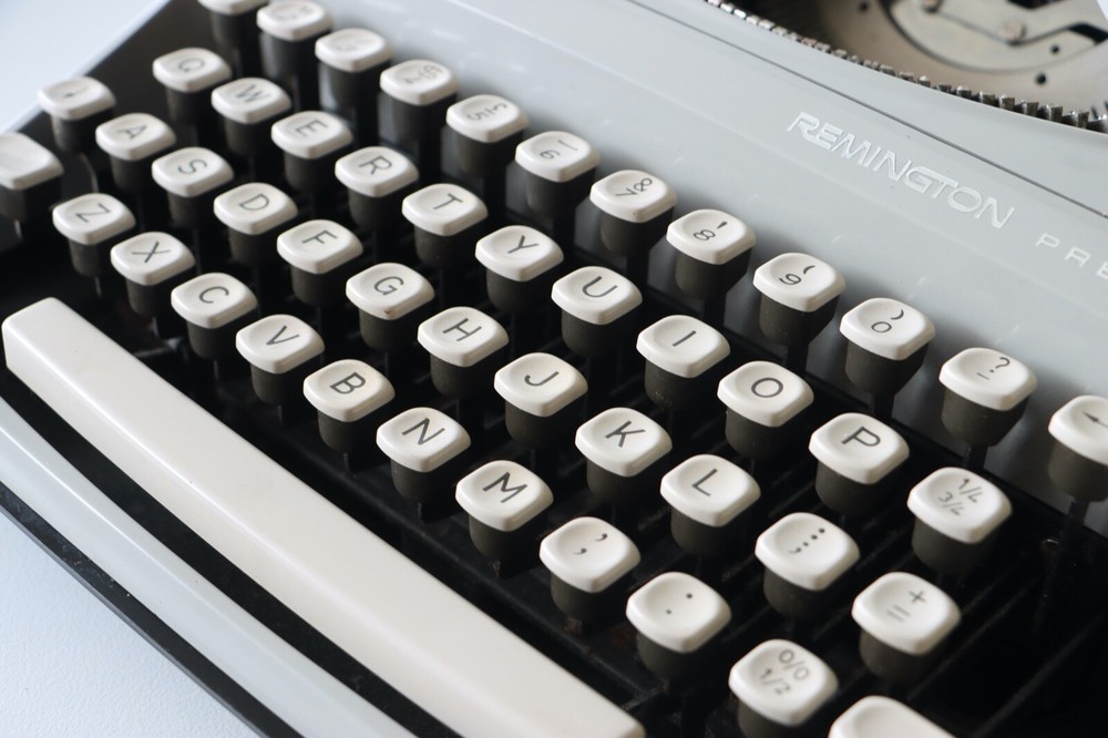 Remington Sperry Rand Portable Typewriter - Excellent Working Condition!
