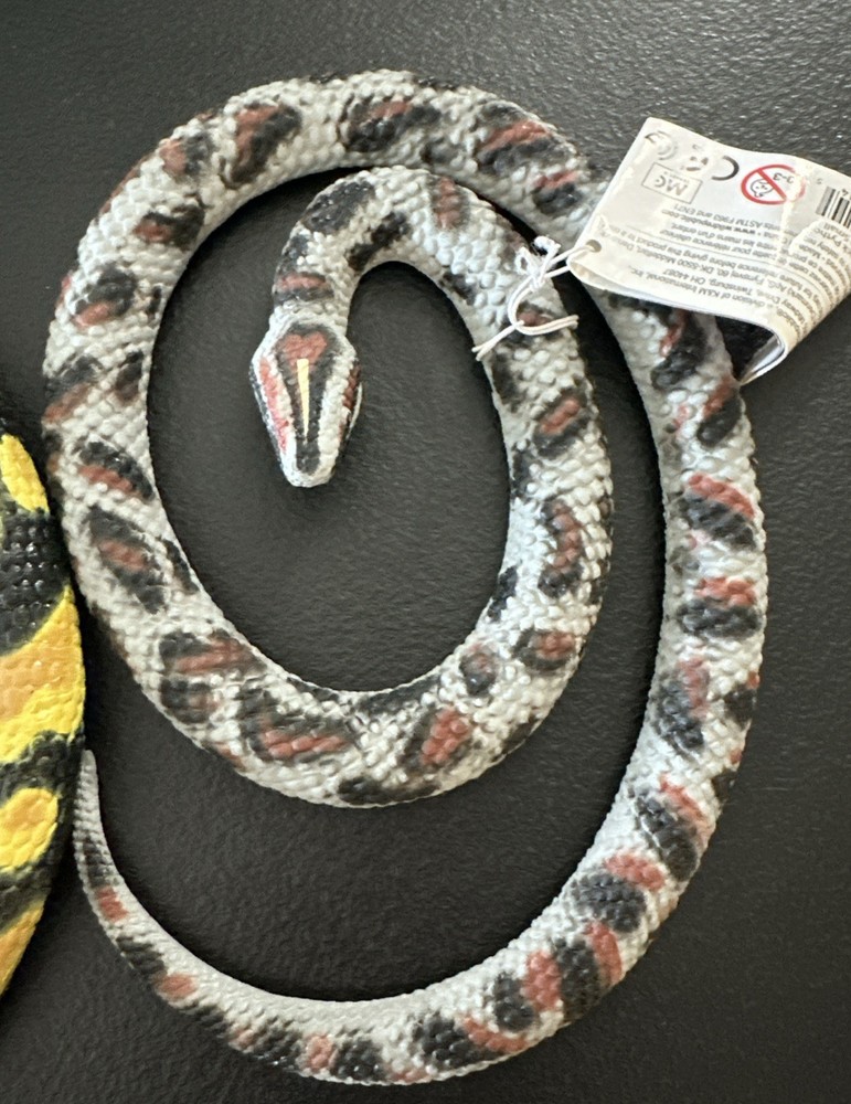 2 Wild Republic Python Snakes, Rubber, 26” and 20”