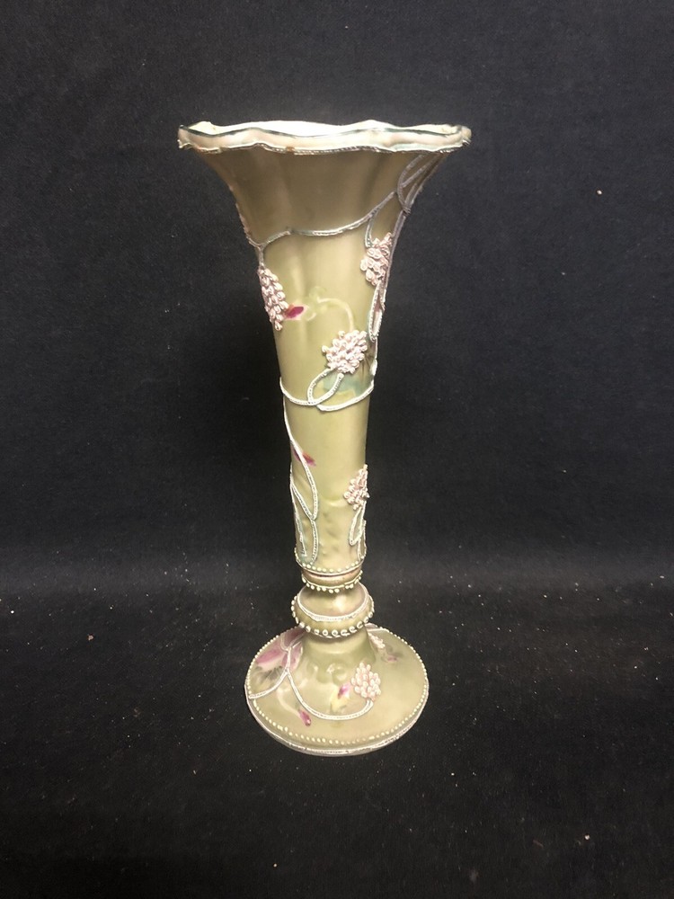 Moriage Nippon Pine Cone Vase