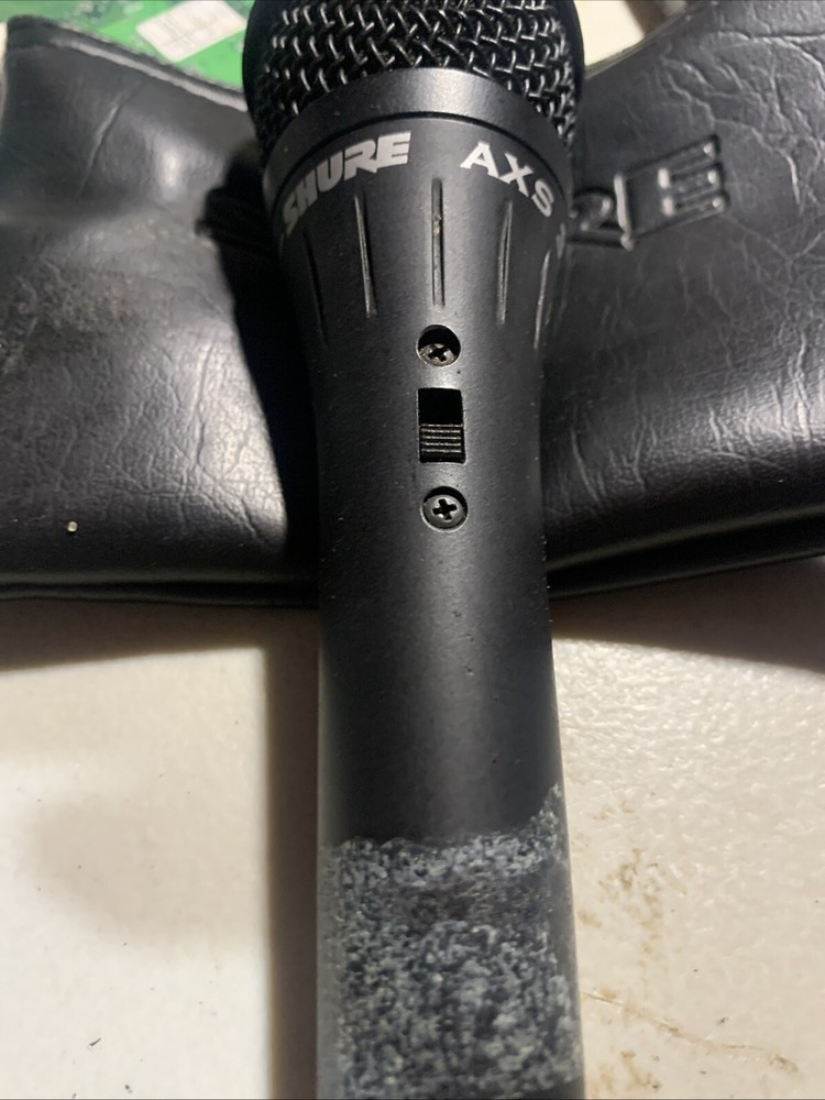 Shure AXS 3 Black WiredHandheld Dynamic Microphone With Case