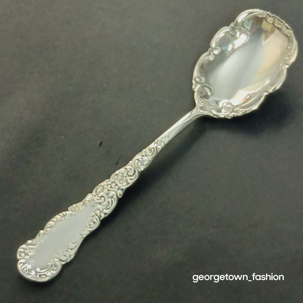 Vintage Wm Rogers & Son AA Florida Pattern Silver Plate Shell Berry Sugar Spoon