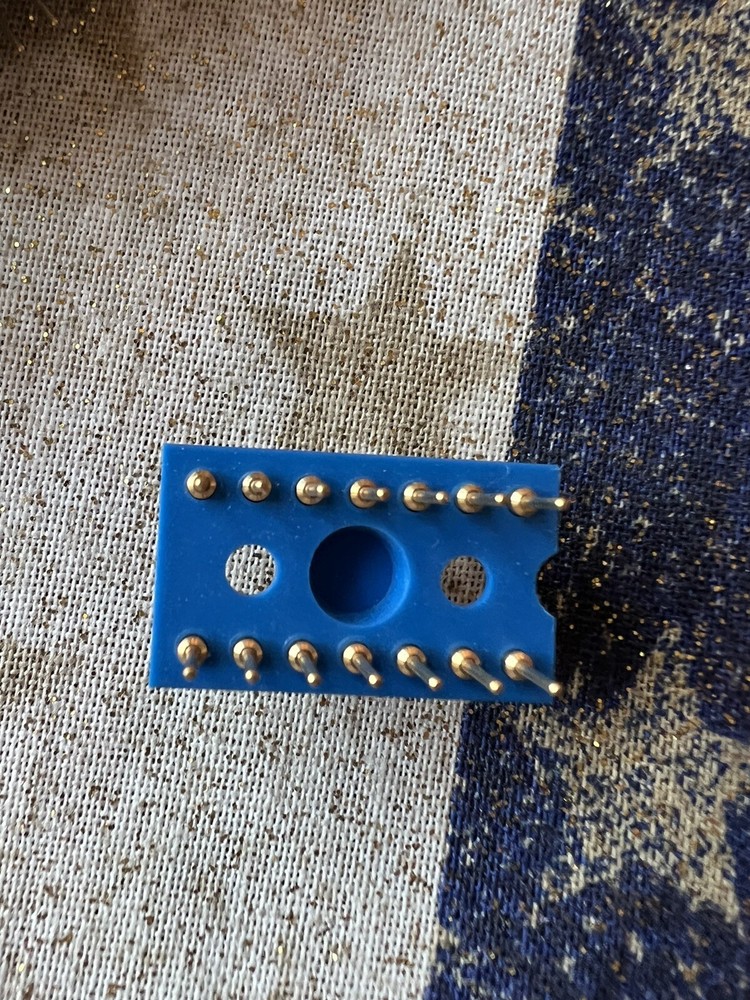 ** Quantity 10 ** 14 PIN DIP Header