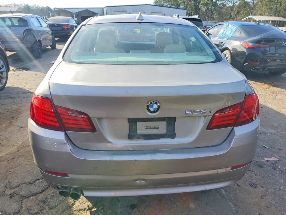 528I 2011 Glove Box 4958749