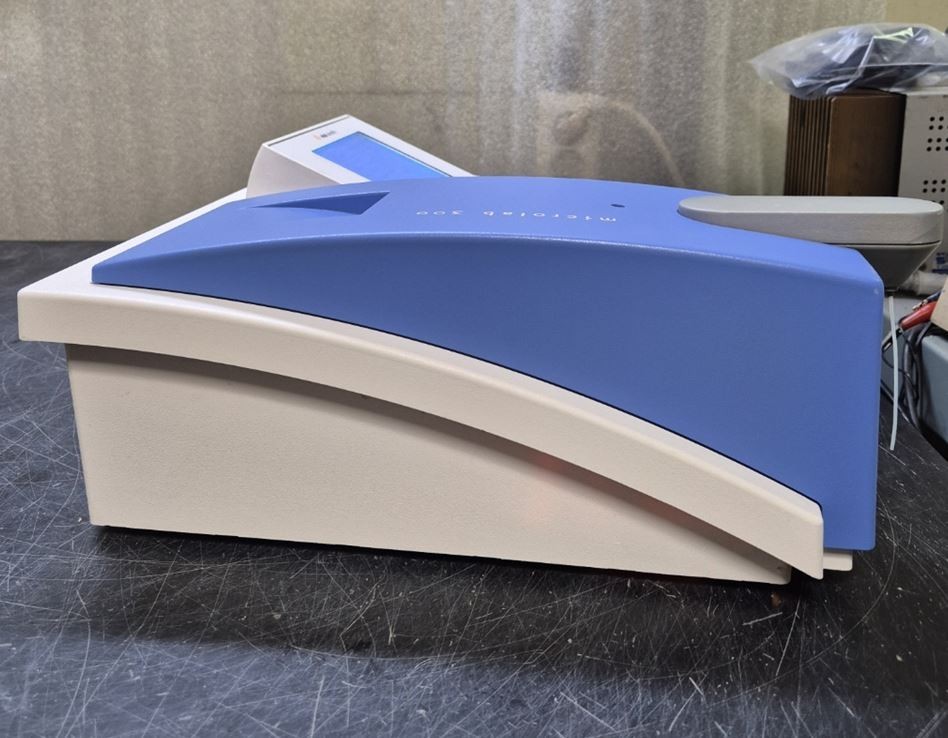 Microlab 300 Semi Automatic Biochemistry Analyzer