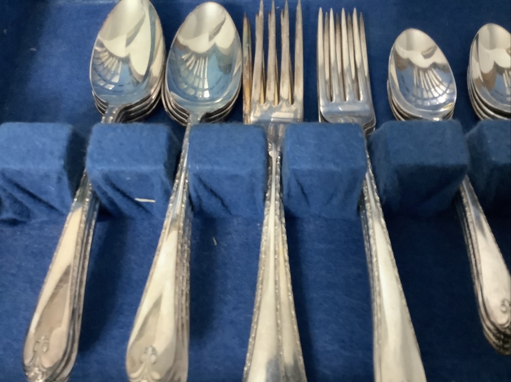 Wm Rogers Silverplate Modern Precious Set With Chest 40 pieces - SFD
