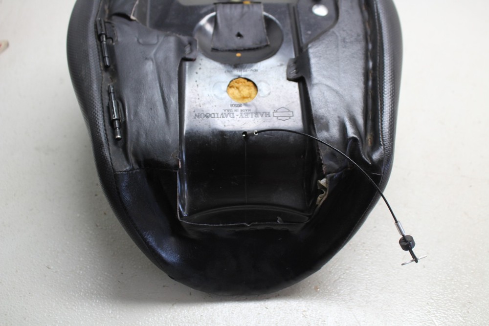 2002-2006 Harley-davidson V-rod Vrsca Front Drivers Seat