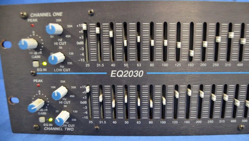 CARVIN EQ2030 DUAL 1/3 OCTAVE EQUALIZER......
