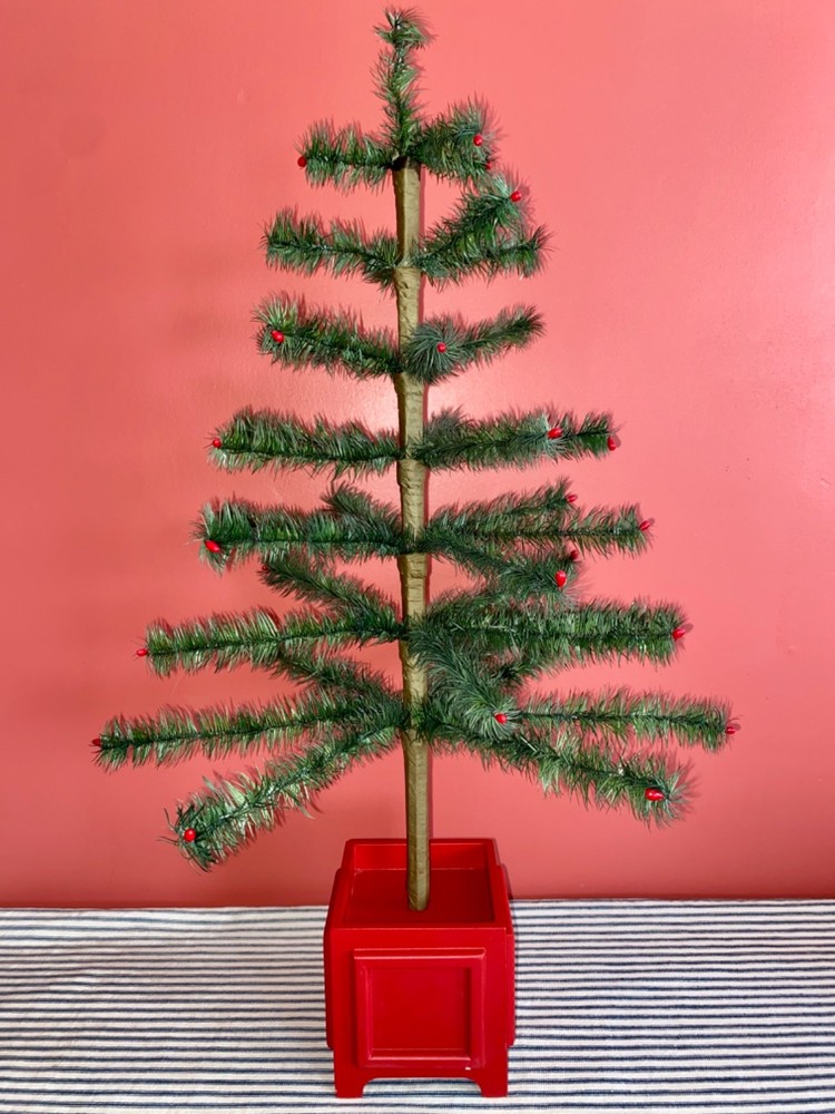 25" Feather Tree, 36 Branches, Nice Quality, Christmas!
