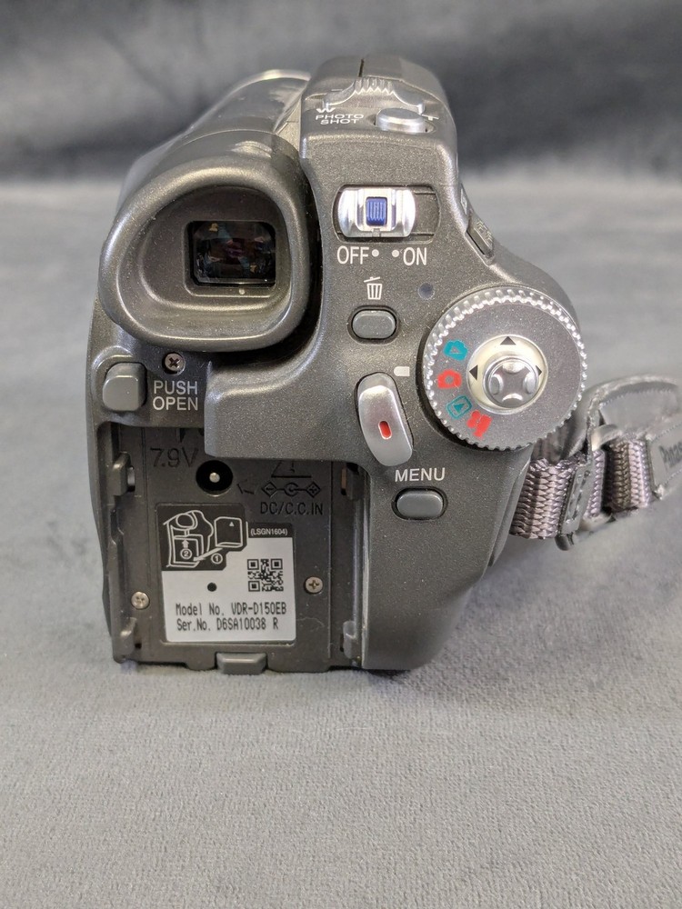 Untested Panasonic VDR-D150 DVD Camcorder Multi-Format 30x Optical Zoom