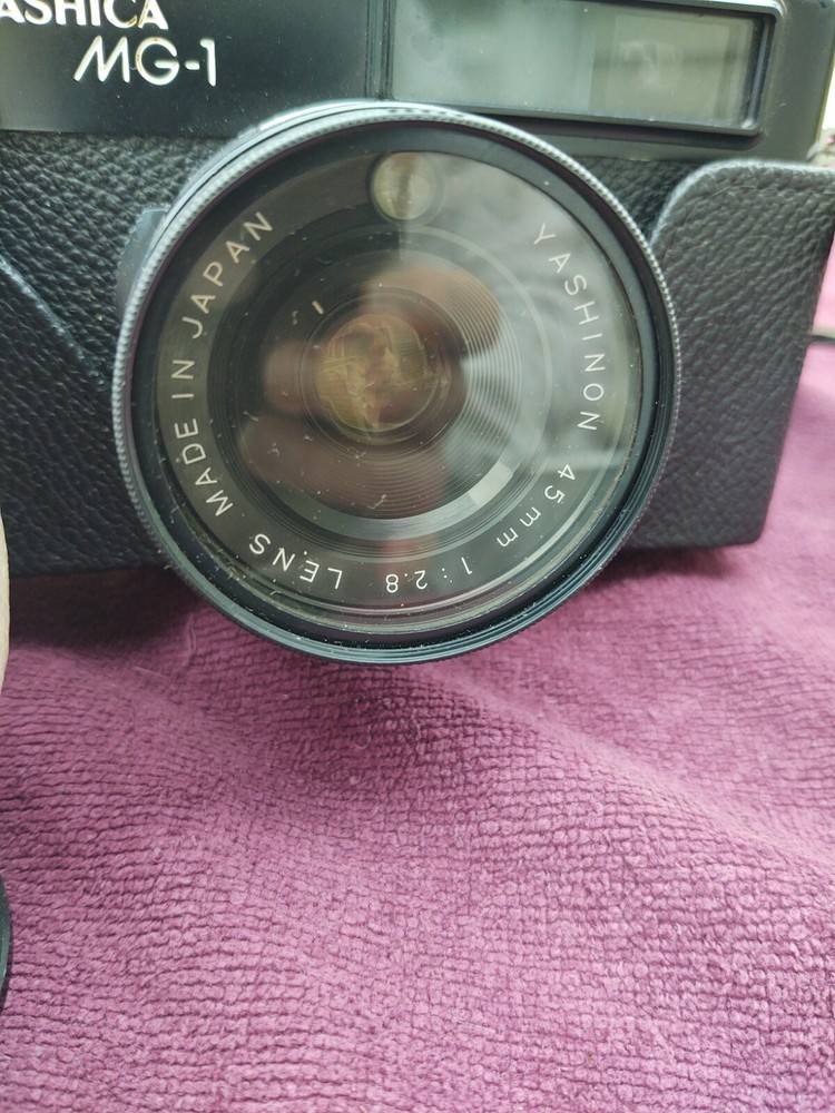 YASHICA MG 1 ,45 MM IN CASE
