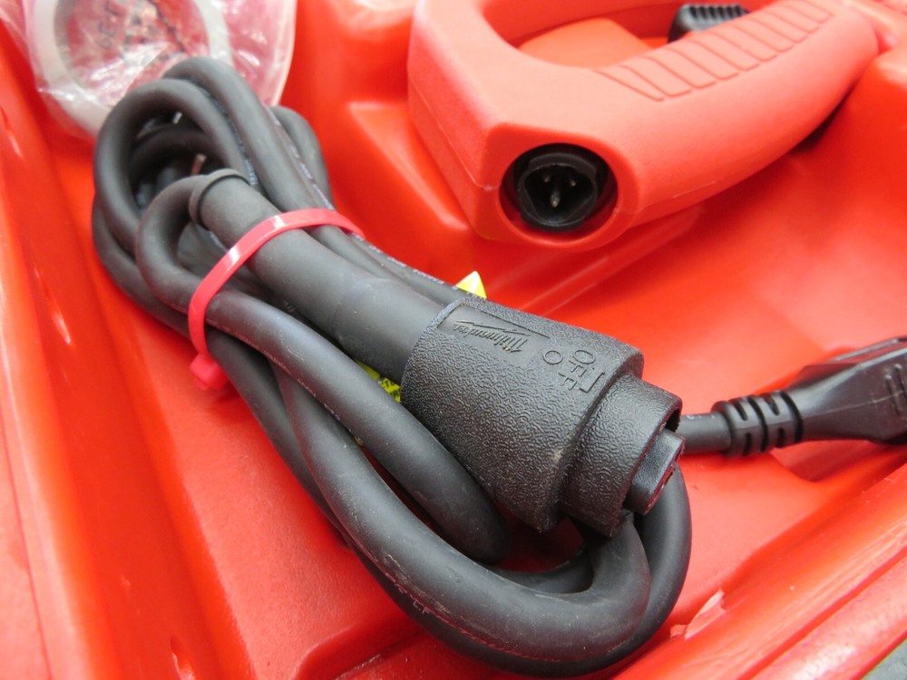 Milwaukee 3107-6 1/2in D-Handle Right Angle Drill Kit