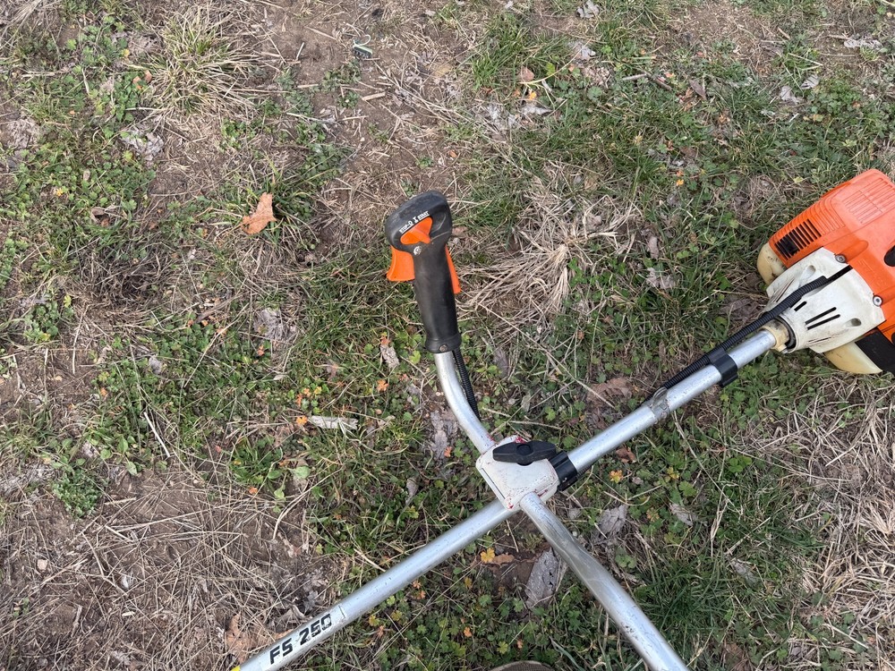 Stihl fs 250 weed eater, brush cutter