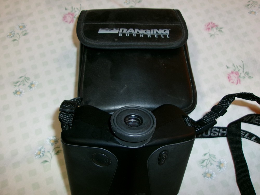 Bushnell Ranging RANGEFINDER -MODEL200-400 W/CASE VERY NICE