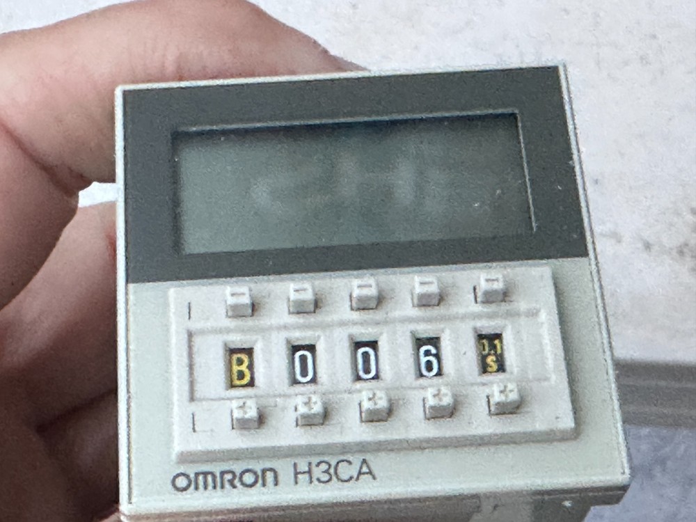 Omron H3CA-A Solid State Timer w/IDEC SR3P-05 Socket