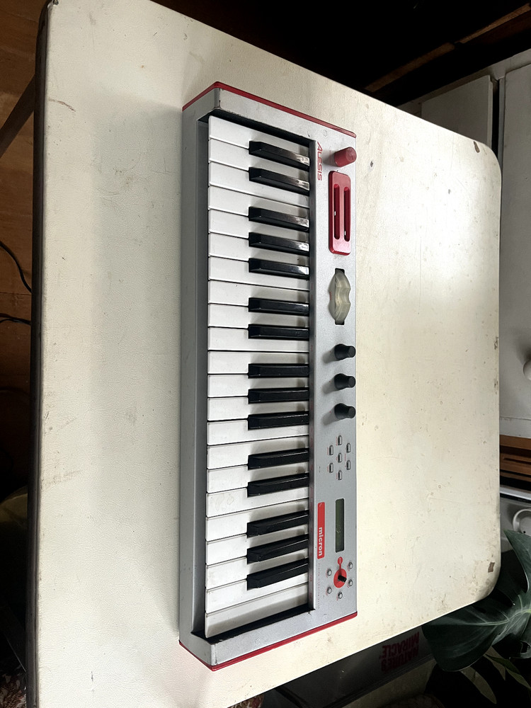 Alesis Micron Keyboard Synthesizer - 37 Key Modeling Synth Working Condition