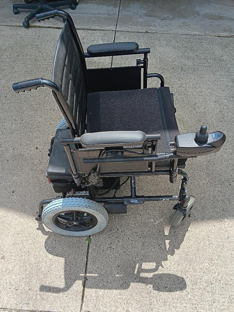Pair Front wheels - COMPLETE - 18" Invacare P7E