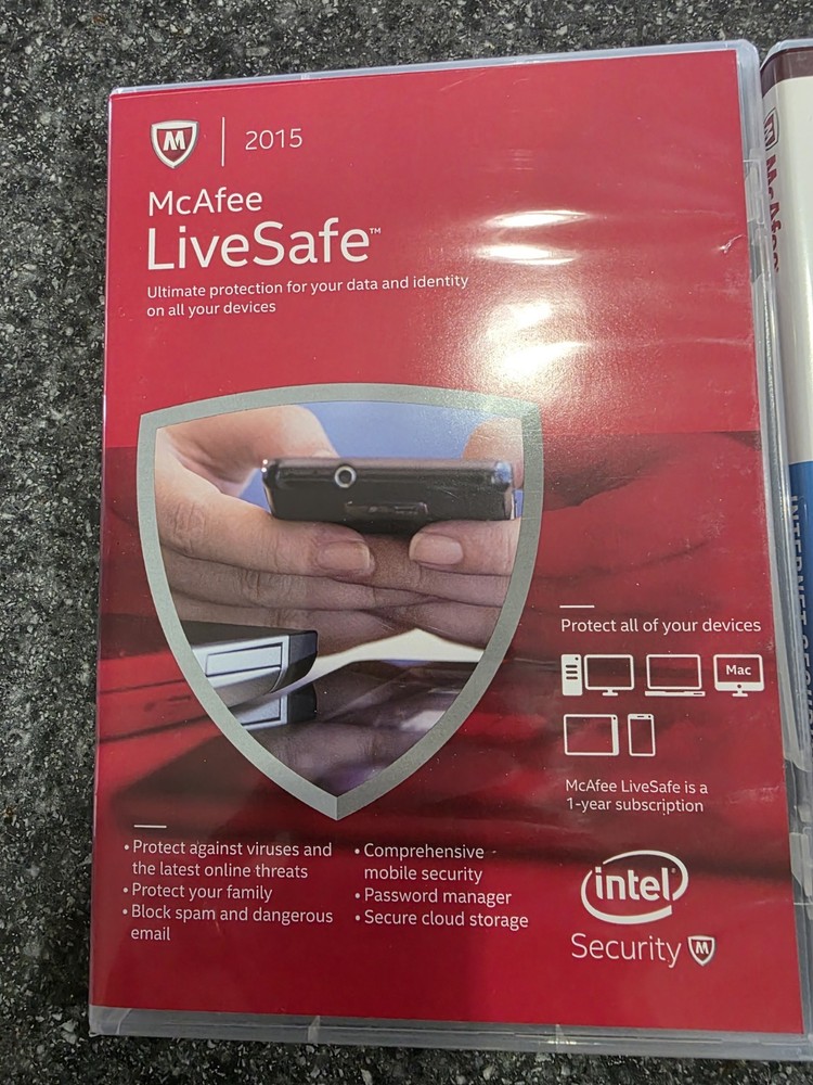 McAfee LiveSafe 2015 & Internet Security 2014 CDs