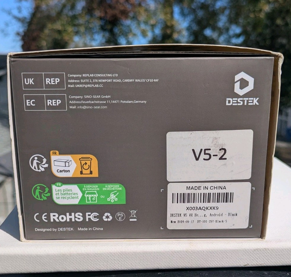 DESTEK V5 VR Headset with Bluetooth Controller