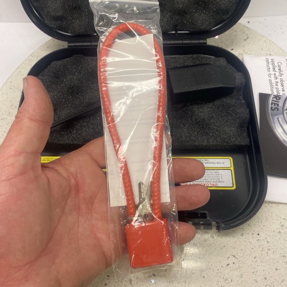 Glock 17 Original Plastic Case W/extras