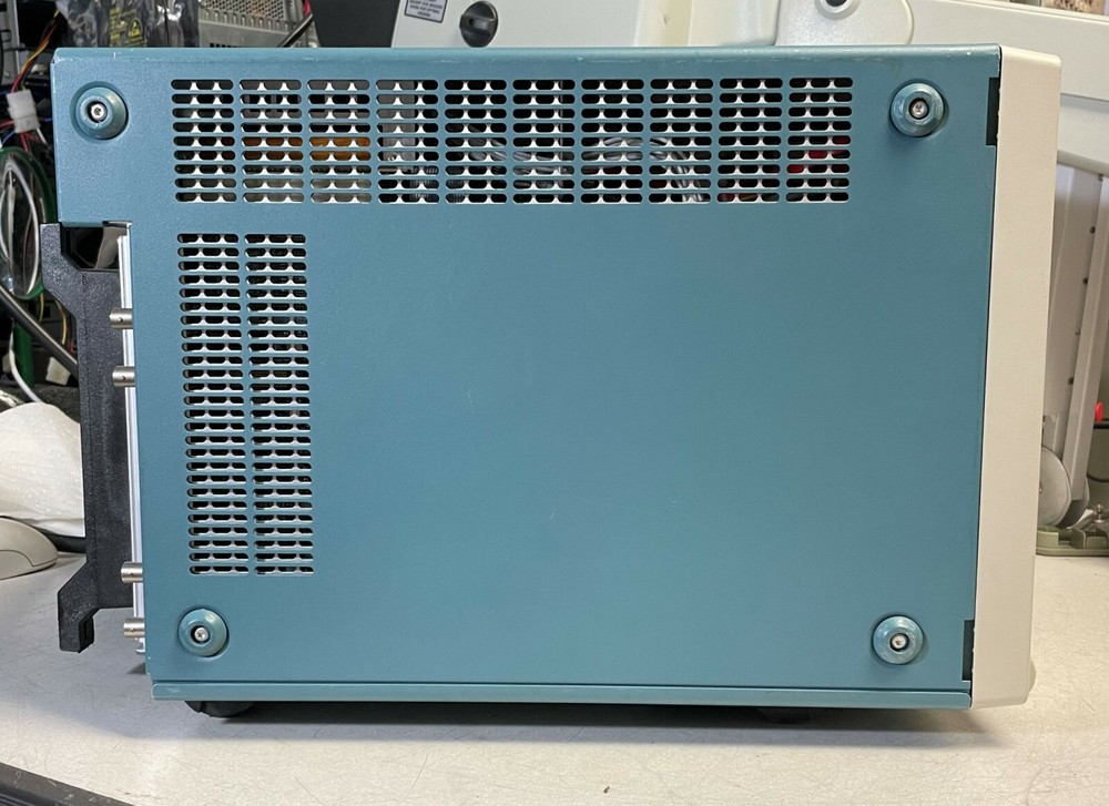 Tektronix TLA7012 Portable Logic Analyzer Mainframe