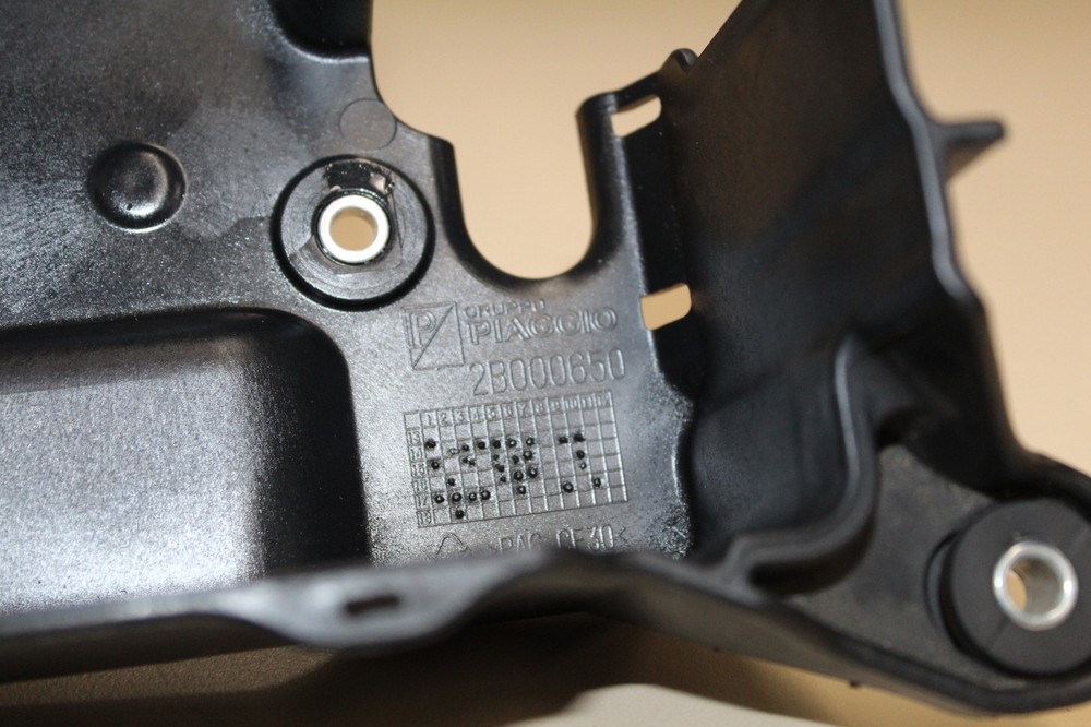 2019 PIAGGIO MP3 500 SPORT OEM ABS PUMP UNIT MODULE PLASTIC SUPPORT MOUNT COVER